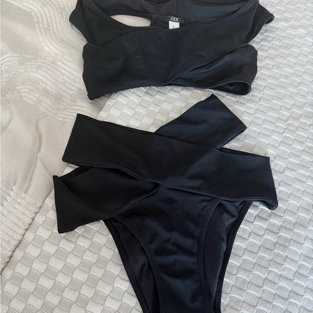 OYE SWIMWEAR
LUCETTE BIKINI IN BLACK  size S